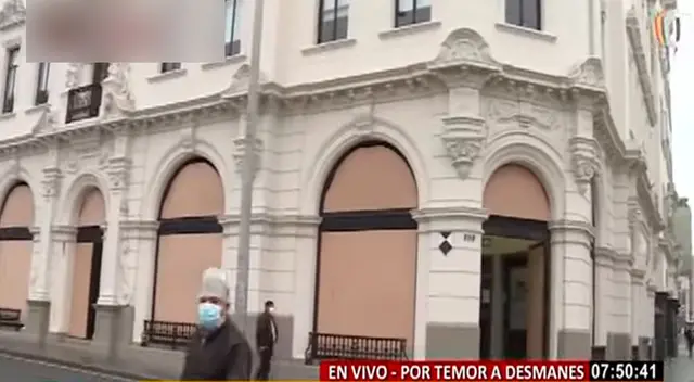 El acceso al tránsito vehicular en esa zona se encuentra restringido, al igual que en la avenida Abancay y la Plaza Mayor.