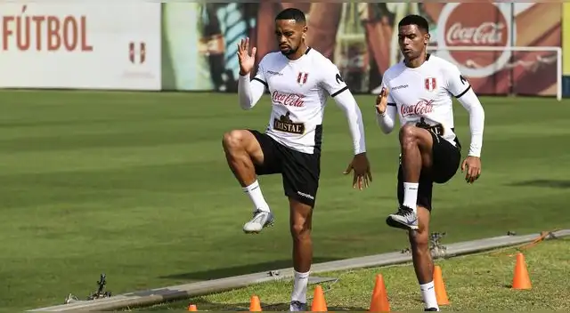 Marco López y Alexander Callens no desmayan en los entrenamientos de la selección peruana.