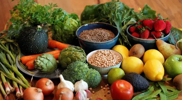 Los minerales tan importantes como el selenio y el zinc se encuentran tanto en carnes como en verduras.