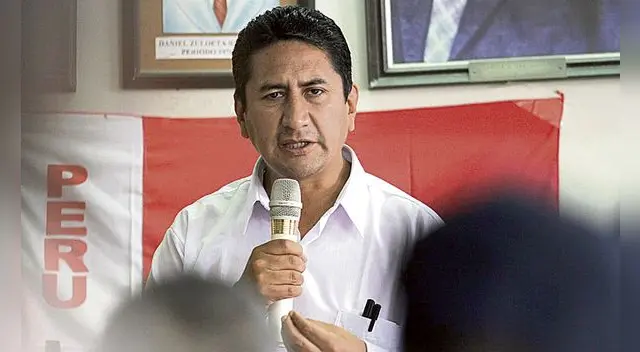 En campaña electoral, el candidato Pedro Castillo precisó que Vladimir Cerrón no tendrá presencia en un eventual gobierno suyo. "No estará ni como portero", sostuvo. Foto: difusión.