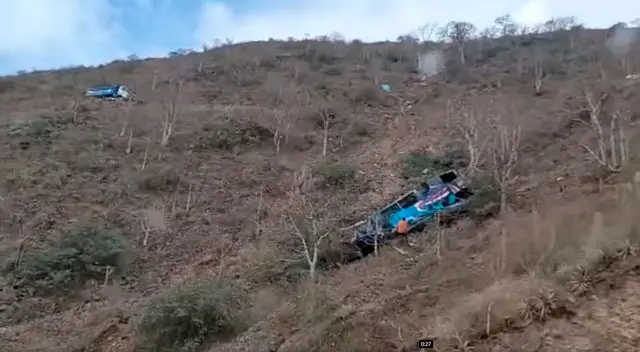 Caída de bus a un abismo dejó cerca de 10 muertos y varios heridos.