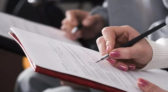 Las solicitudes deben tener un lenguaje formal, pero sencillo. Las solicitudes deben tener un lenguaje formal, pero sencillo.