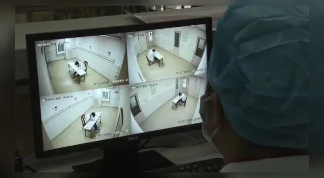 China: estudiantes con COVID-19 rinden examen de admisión aislados en la sala de un hospital.