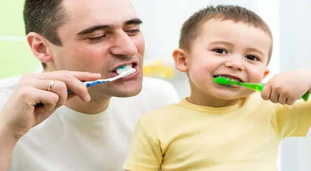 La alimentación debe ir acompañada de una buena higiene bucal.