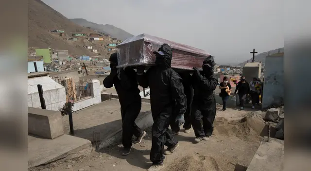 Minsa menciona que vacunación a mayores de 60 años será una respuesta a la llegada de una tercera ola.