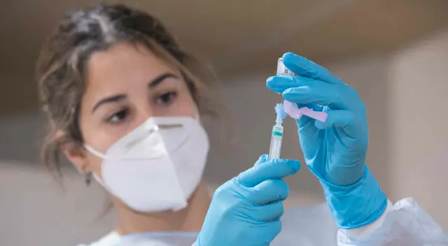 Las personas vacunadas también pueden infectarse Las personas vacunadas también pueden infectarse