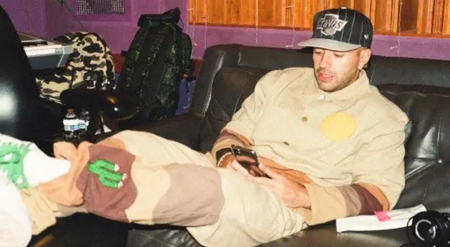 El cantante Feid estrenó su canción Fumeteo, inspirada en una noche de discoteca, y te contamos lo que debes saber.