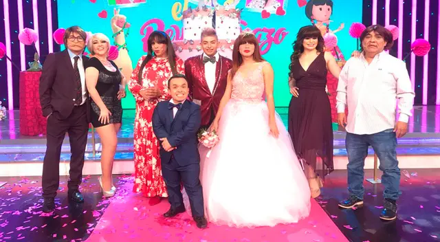 Disfrutando con el elenco. Disfrutando con el elenco.