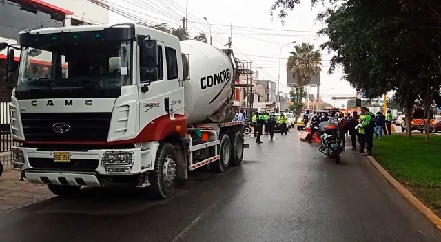 Mujer fue arrollada por dos vehículos. Mujer fue arrollada por dos vehículos.