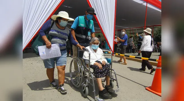 Funcionario del Minsa dijo que se ampliarán más centros de vacunación en Lima. Funcionario del Minsa dijo que se ampliarán más centros de vacunación en Lima.