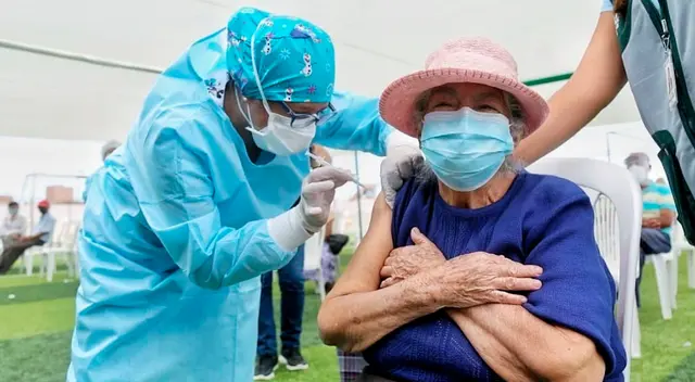 Sigue vacunación a adultos de 60 a 62 años