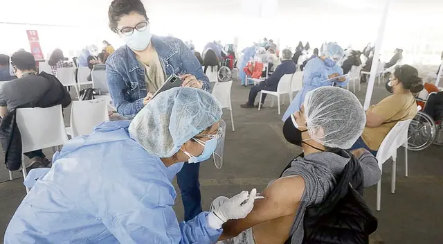 Vacunación COVID-19 a pacientes oncológicos y VIH empezará desde este sábado Vacunación COVID-19 a pacientes oncológicos y VIH empezará desde este sábado