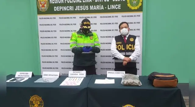 Policía investiga a los jóvenes acusados de vender la ilegal mercadería Policía investiga a los jóvenes acusados de vender la ilegal mercadería