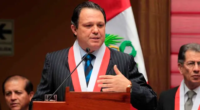 tildan de golpista a Carlos Mesías, de Fuerza Popular