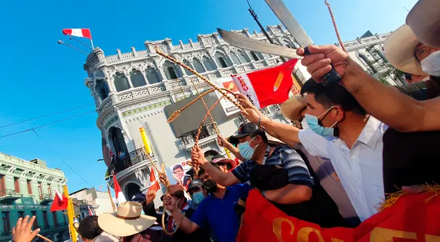 Titular del Minter manifestó que en caso el machete se convierta “en una amenaza por la forma en como lo sostenga” la policía hará que la persona se abstenga