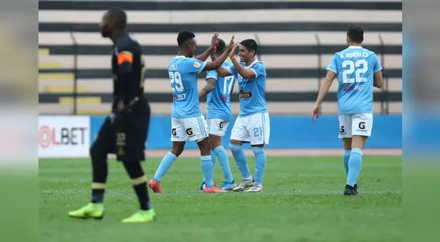 Irven Ävila en siete temporadas llegó a los 10 goles con Sporting  Cristal.