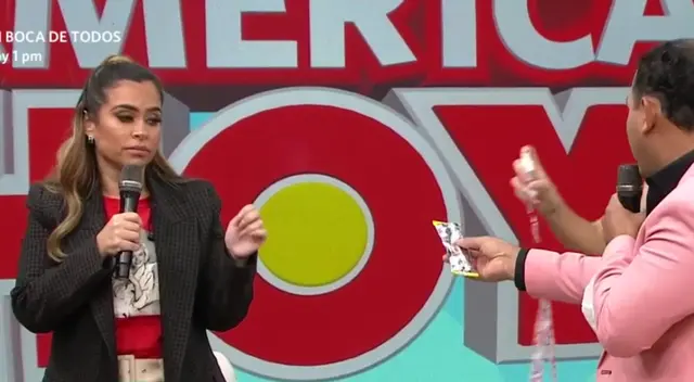 Aldo Díaz, mejor conocido como Apoteósico, quiso darle frutos secos a Ethel Pozo en vivo durante América Hoy, y ella los rechazó. Aldo Díaz, mejor conocido como Apoteósico, quiso darle frutos secos a Ethel Pozo en vivo durante América Hoy, y ella los rechazó.