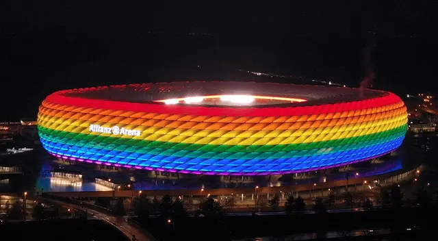 Alemania vs. Hungría se jugará en el Allianz Arena de Múnich sin la iluminación con los colores LGTBI. Alemania vs. Hungría se jugará en el Allianz Arena de Múnich sin la iluminación con los colores LGTBI.