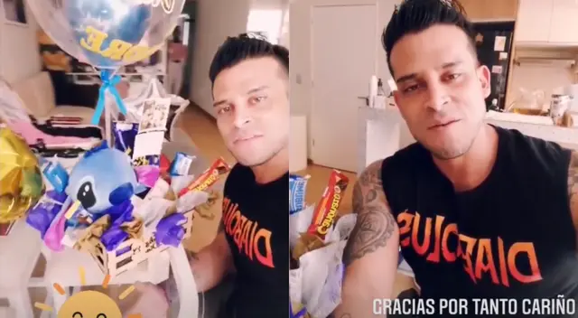 Christian Domínguez se emocionó al llegar a su hogar y ver un presente por parte de su club de fans por el Día del padre, y les agradeció públicamente. Christian Domínguez se emocionó al llegar a su hogar y ver un presente por parte de su club de fans por el Día del padre, y les agradeció públicamente.