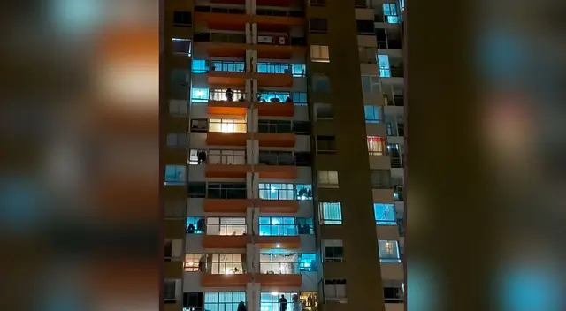 Usuarios reportaron en redes sociales como la rajadura de un edificio; sin embargo, se trata de un revestimiento de la junta sísmica.