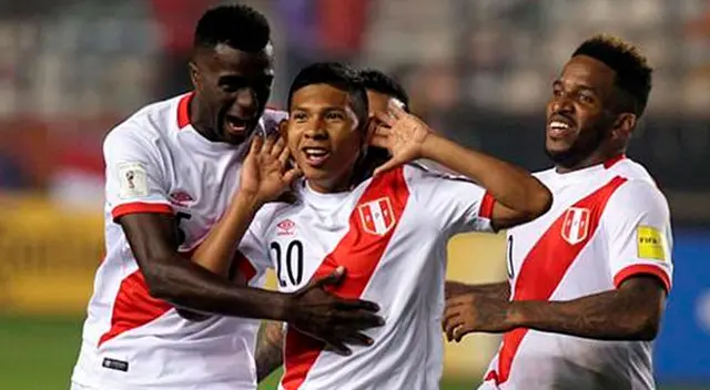 Edison Flores y Jefferson Farfán alientan a la Bicolor. Edison Flores y Jefferson Farfán alientan a la Bicolor.
