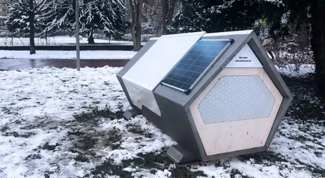 Un miembro de la Asociación de Cáritas Ulm-Alb-Donau visita el recinto a la mañana siguiente e informar quienes lo han utilizado.