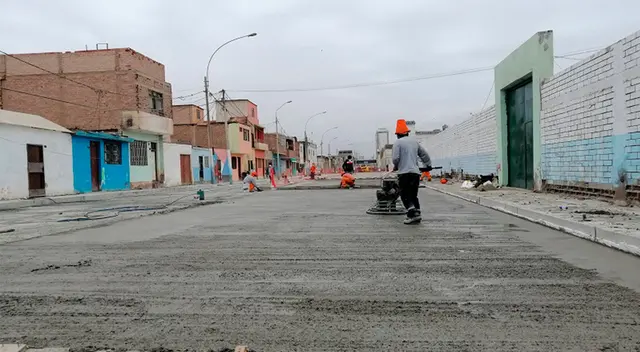 Se ejecutan nuevas pistas y veredas en el popular Jirón Loreto. Se ejecutan nuevas pistas y veredas en el popular Jirón Loreto.