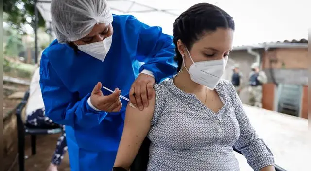 Embarazadas fueron priorizadas al ser una población vulnerable. Foto: EFE Embarazadas fueron priorizadas al ser una población vulnerable. Foto: EFE