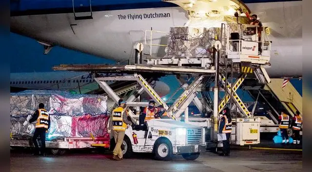 Vía aérea. Este jueves llegaron más vacunas al país para continuar con campaña de vacunación. Vía aérea. Este jueves llegaron más vacunas al país para continuar con campaña de vacunación.