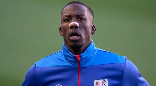 Luis Advíncula jugaría en Boca Juniors.