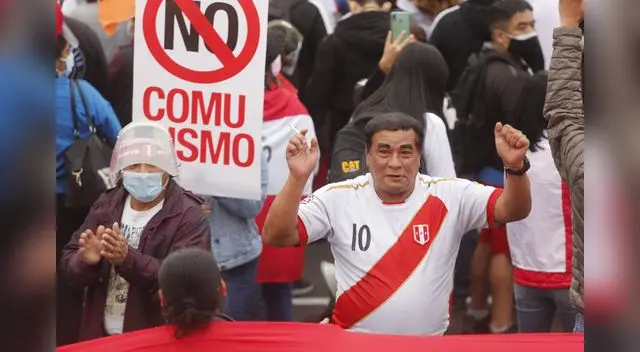 Manifestante no cumple con los protocolos de bioseguridad contra el COVID-19. Manifestante no cumple con los protocolos de bioseguridad contra el COVID-19.