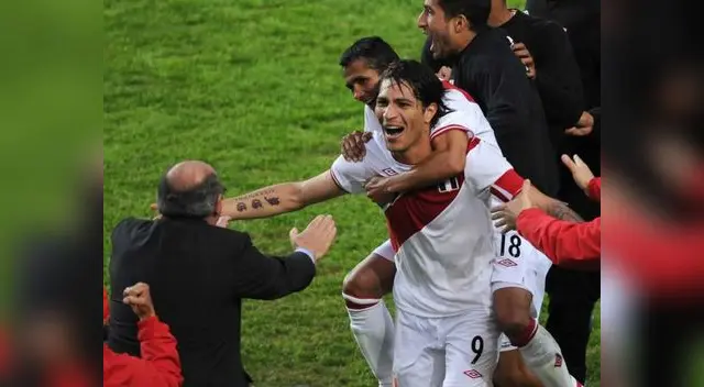 Paolo Guerrero (3) y William Chiroque marcaron en la goleada 4-1 a Venezuela en la Copa América 2011.