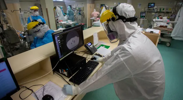 Casos de COVID-19 aumentan debido a la variante Delta Casos de COVID-19 aumentan debido a la variante Delta