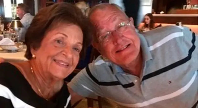 Sergio Lozano dijo que cenó con sus padres, Gladys y Antonio Lozano, de 79 y 83 años, respectivamente, solo unas horas antes del colapso. Sergio Lozano dijo que cenó con sus padres, Gladys y Antonio Lozano, de 79 y 83 años, respectivamente, solo unas horas antes del colapso.