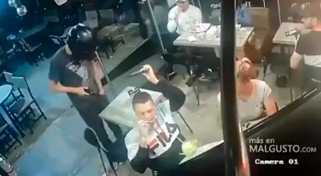 La curiosa escena no tardó en viralizarse en redes sociales.