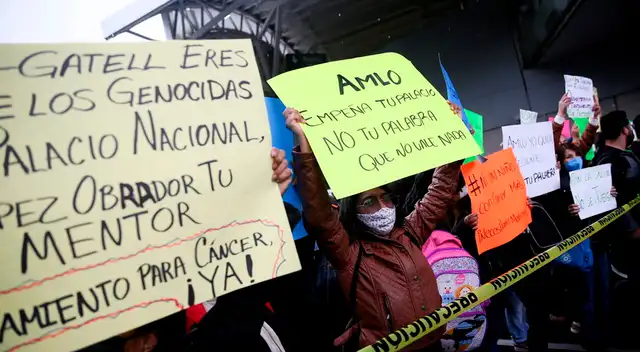 Padres de niños con cáncer exigen medicamentos oncológicos.