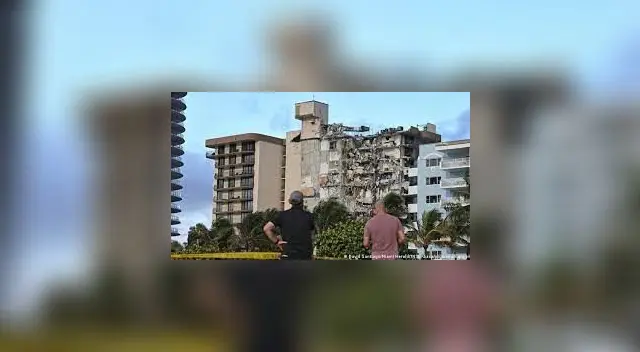 El colapso parcial de las Torres Champlain Sur, la estructura se derrumbó en la mañana del 24 de junio de 2021 en Miami, Florida. Foto: AFP