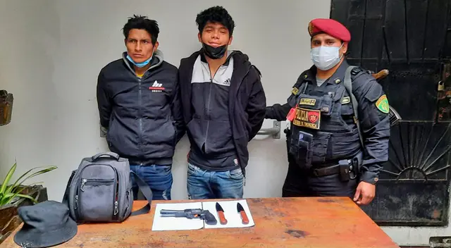 PNP detuvo a dos sujetos que asaltaban con cuchillo.