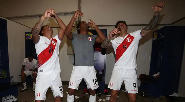 Gianluca Lapadula celebra con la música de Armonía 10 victoria