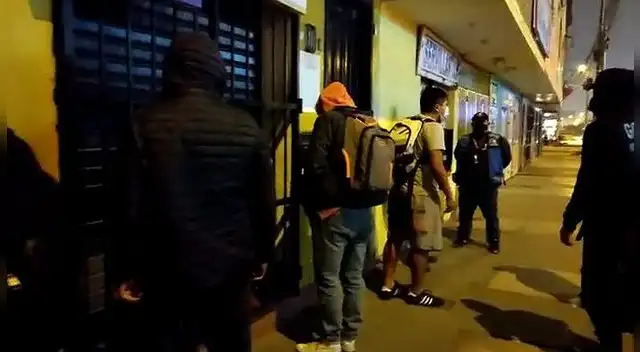 El lugar funcionaba como bodega durante el día, pero estaba acondicionaba para realizar fiestas COVID-19.