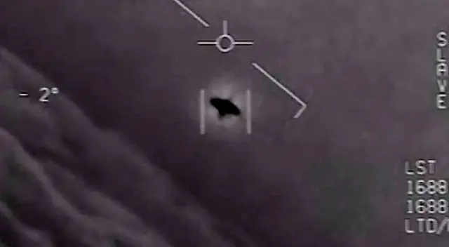 El Pentágono no descarta origen extraterrestre de avistamientos.