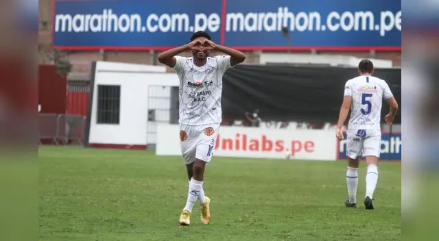 Santos FC de Ica en un buen partido derrotó 4-2 a Comerciantes Santos FC de Ica en un buen partido derrotó 4-2 a Comerciantes