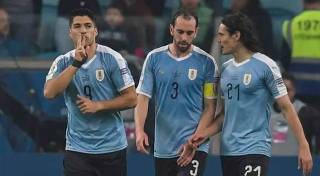 Suárez, Cavani y Godín son legendarios jugadores de la selección de Uruguay. Suárez, Cavani y Godín son legendarios jugadores de la selección de Uruguay.