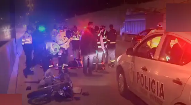 Una mujer que se transportaba junto a su pareja en una moto, falleció cuando su moto se despistó.