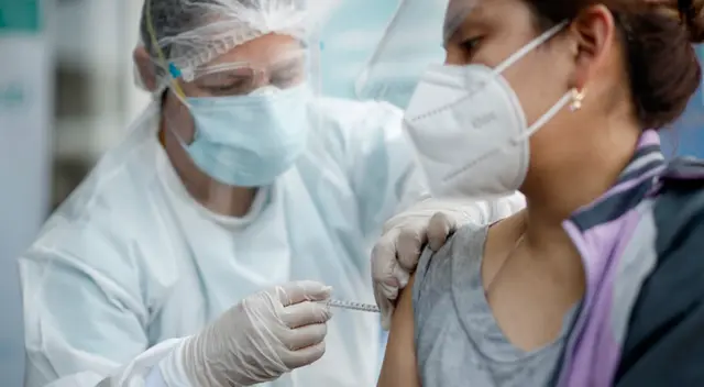 Proyecto de ley pide que trabajadores tengan licencia el día que les toque ser vacunados contra la COVID-19 Proyecto de ley pide que trabajadores tengan licencia el día que les toque ser vacunados contra la COVID-19