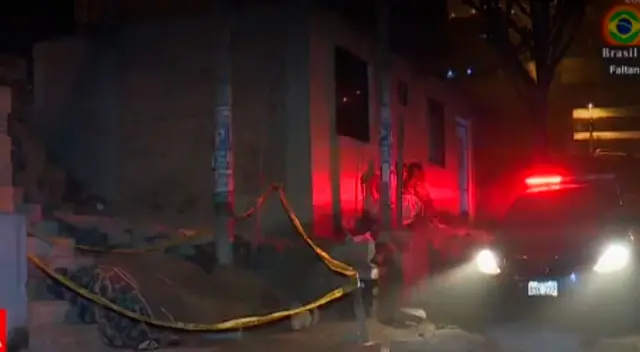 El muchacho de 19 años estaba cerca de su casa. El muchacho de 19 años estaba cerca de su casa.