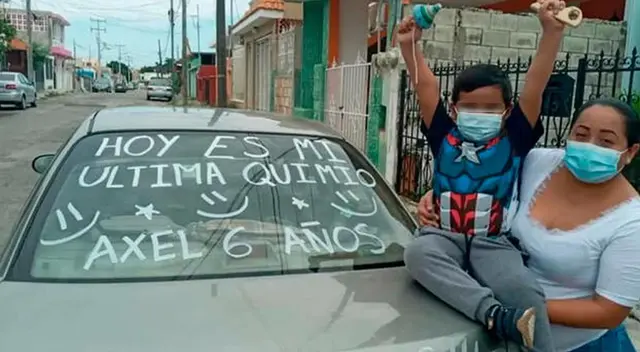 “Hoy es mi última quimio. Con Dios no hay cosas imposibles. Gracias, Dios mío”, se lee en el parabrisas del automóvil.