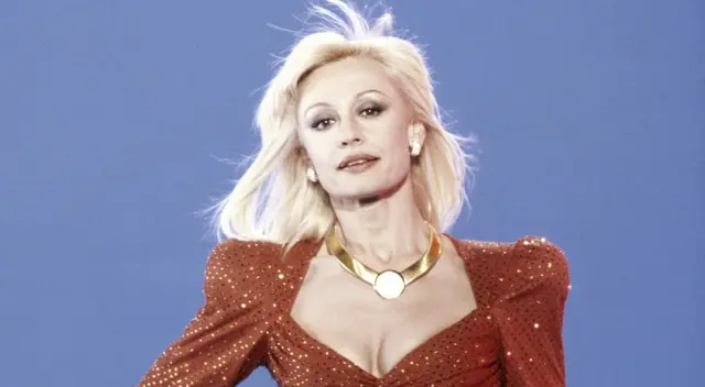 La cantante Raffaella Carrá, conocida por interpretar "Hay que venir al sur", falleció en Italia.