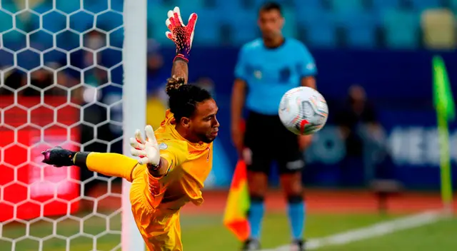Pedro Gallese salvó a Perú antes de los 30 minutos del primer tiempo. Pedro Gallese salvó a Perú antes de los 30 minutos del primer tiempo.