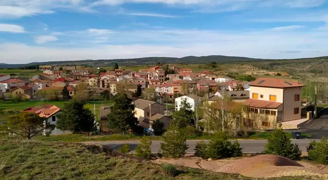 En cuanto al tema laboral, los puestos ofrecidos son tres. En cuanto al tema laboral, los puestos ofrecidos son tres.
